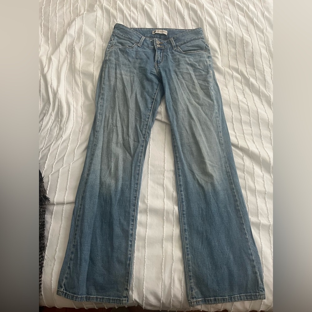 Levi 529 Curvy Bootcut Jeans look so good on butt